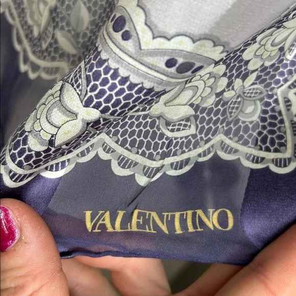 Vintage Valentino Silk Rose Scarf - Picture 2 of 8